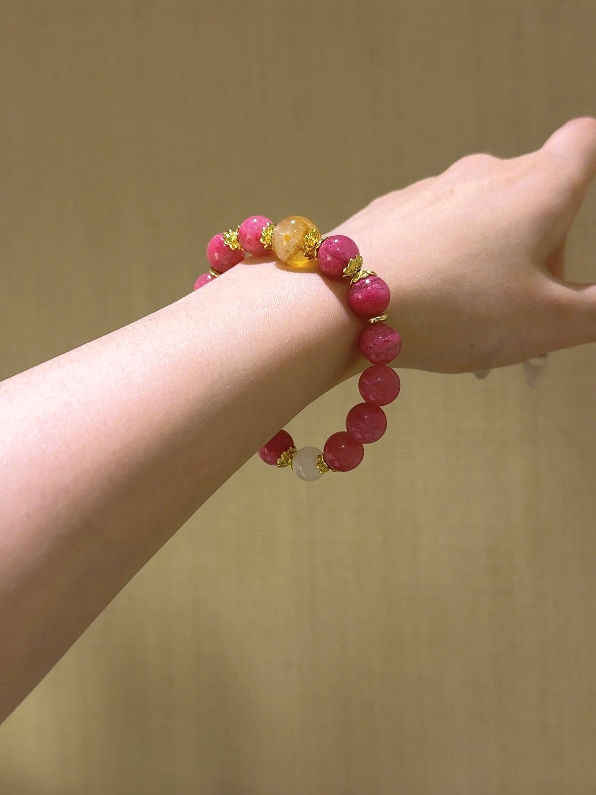 ▫️▪️ Rose stone yellow gum flower white moonlight bracelet